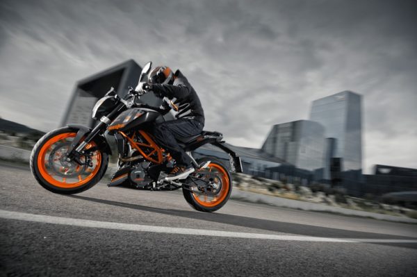 KTM DUKE 390 launches in midnight black colour (1)