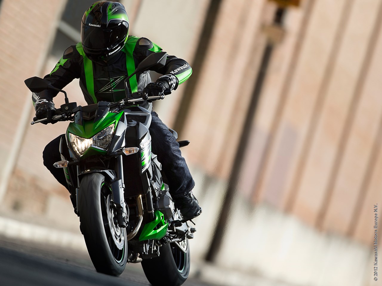 Kawasaki Z800 launched in India at INR 7.9 lacs | Motoroids