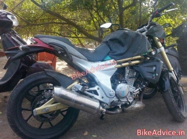 Mahindra Mojo 300 with new redesigned tank