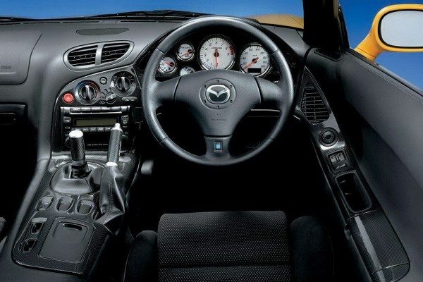 Mazda-RX7-interiors