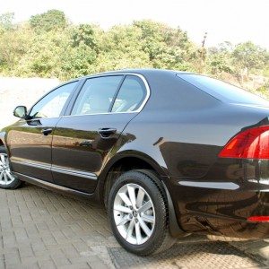 New  Skoda Superb facelift exterior