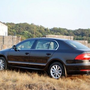 New  Skoda Superb facelift exterior