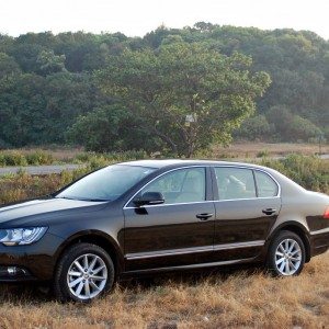 New  Skoda Superb facelift exterior