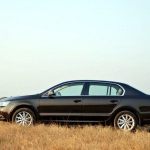 New  Skoda Superb facelift exterior