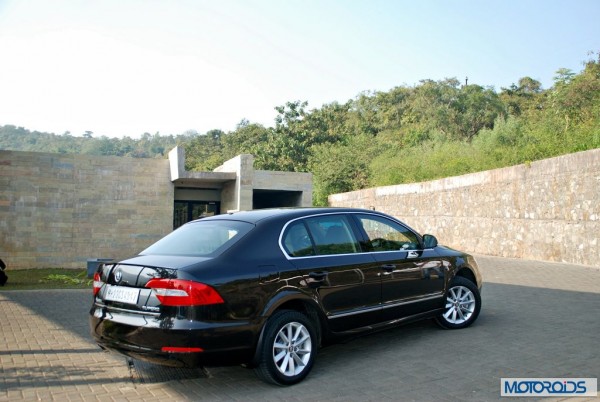 New 2014 Skoda Superb facelift exterior (5)