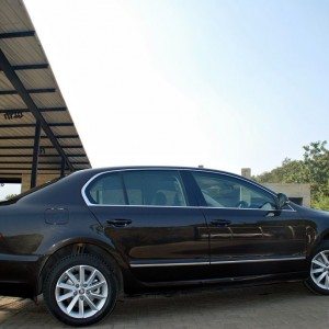 New  Skoda Superb facelift exterior