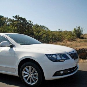 New Skoda Superb faceliftaction shots