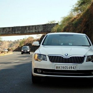 New Skoda Superb faceliftaction shots