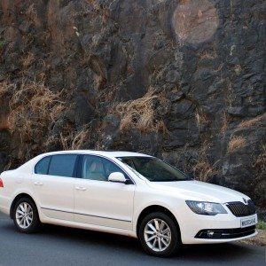 New Skoda Superb faceliftaction shots