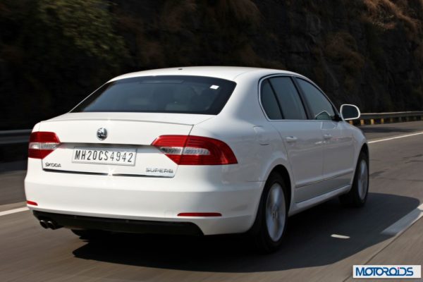 New Skoda Superb faceliftaction shots (16)