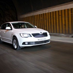 New Skoda Superb faceliftaction shots