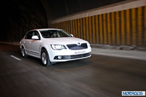 New Skoda Superb faceliftaction shots