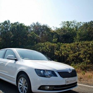 New Skoda Superb faceliftaction shots