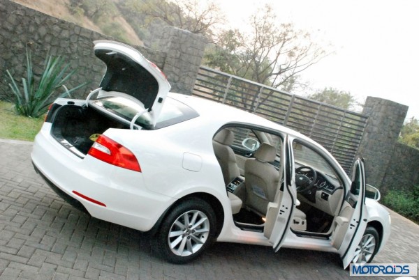 new 2014 Skoda Superb facelift Interior (2)