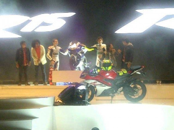 yamaha-r-25-pics-2