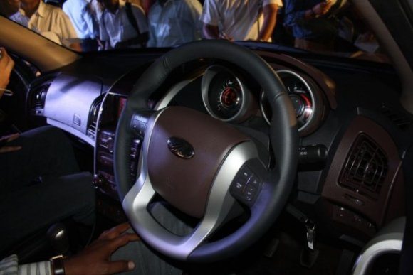 2014-Mahindra-Scorpio-facelift-interior