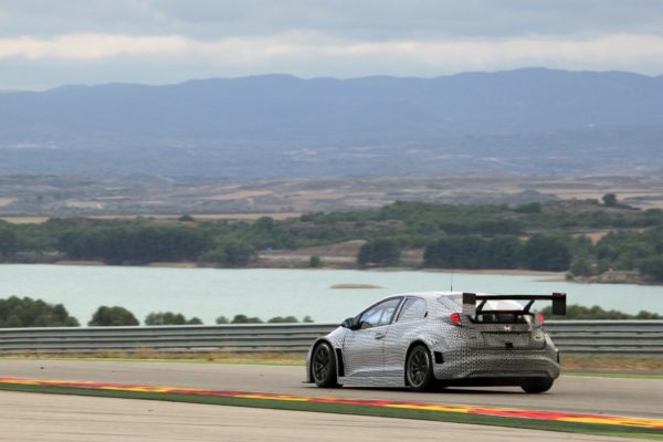 2014-honda-civic-wtcc-race-car-images-2