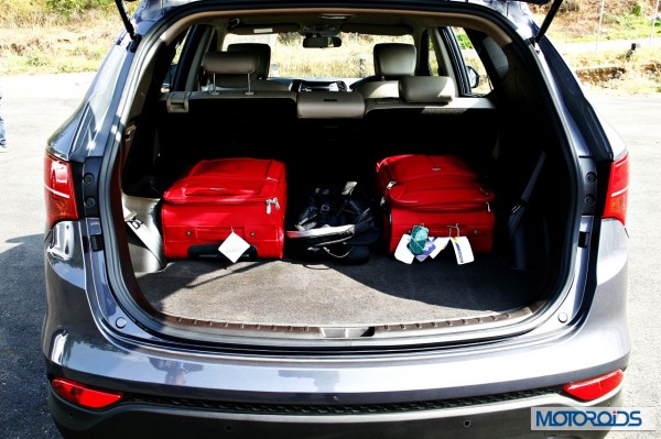 New Hyundai Santa Fe boot space (2)