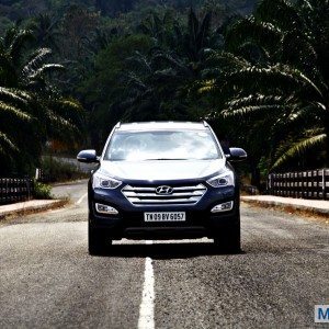 New Hyundai Santa Fe exterior action