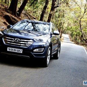 New Hyundai Santa Fe exterior action