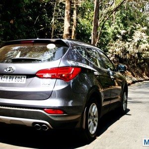 New Hyundai Santa Fe exterior action