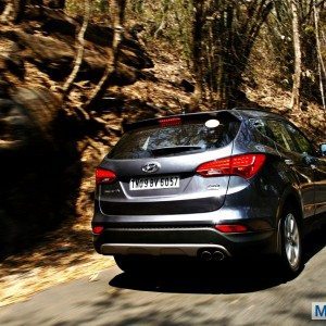 New Hyundai Santa Fe exterior action