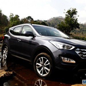 New Hyundai Santa Fe exterior action