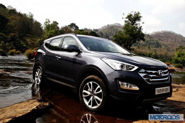 New Hyundai Santa Fe exterior action  (2)