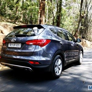 New Hyundai Santa Fe exterior action