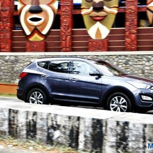 New Hyundai Santa Fe exterior action