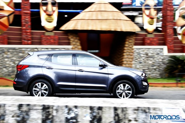 New Hyundai Santa Fe exterior action  (23)