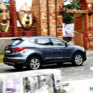 New Hyundai Santa Fe exterior action