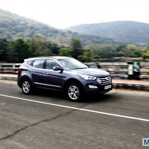 New Hyundai Santa Fe exterior action