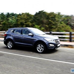 New Hyundai Santa Fe exterior action