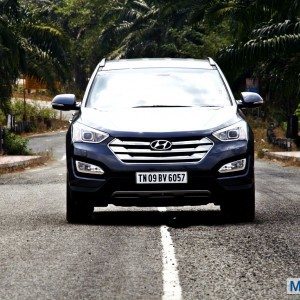 New Hyundai Santa Fe exterior action