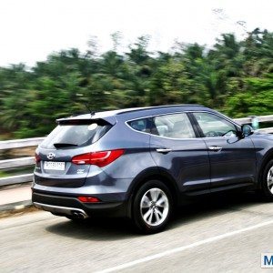 New Hyundai Santa Fe exterior action