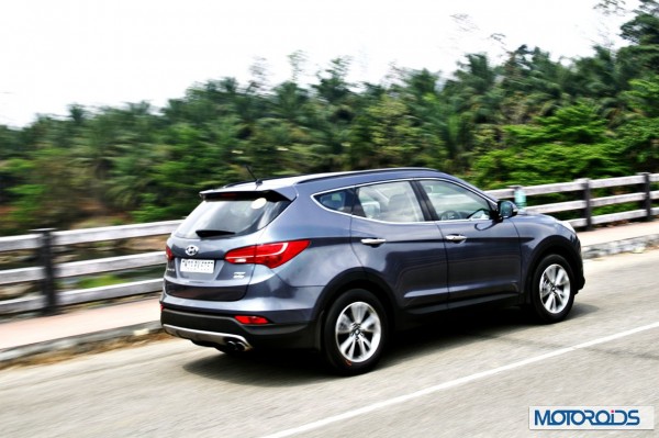 New Hyundai Santa Fe exterior action  (33)