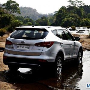 New Hyundai Santa Fe exterior action