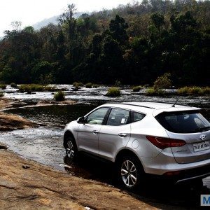 New Hyundai Santa Fe exterior action