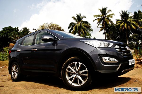 New Hyundai Santa Fe exterior action  (7)