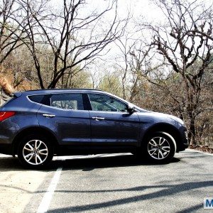 New Hyundai Santa Fe exterior action