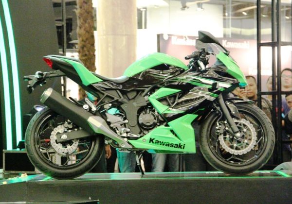 Kawasaki Ninja RR Mono aka 250SL introduced in 250cc, cyl motor