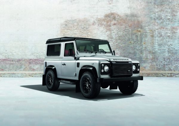 land-rover-defender-silver-pack-images-1