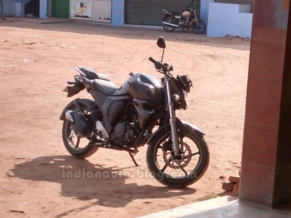 2014-Yamaha-FZ-S-facelift-images-1