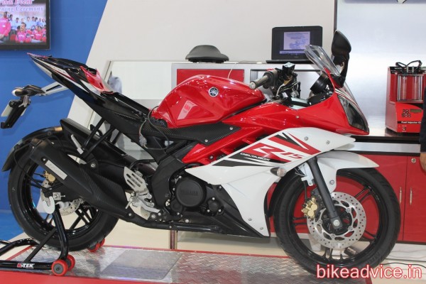 2014-Yamaha-YZF-R15-v3-3