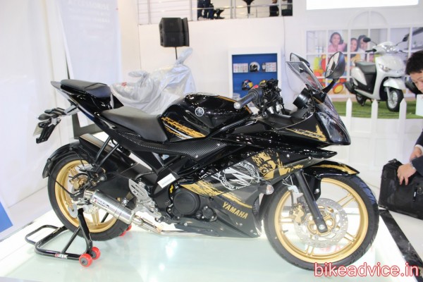 2014-Yamaha-YZF-R15-v3-4