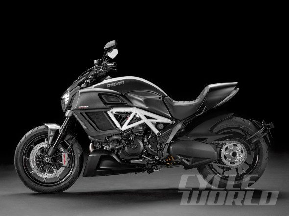 2015-ducati-diavel-geneva-motor-show-images-2