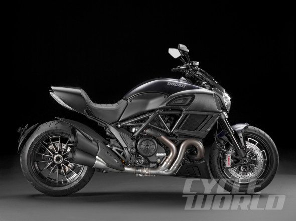 2015-ducati-diavel-geneva-motor-show-images-3