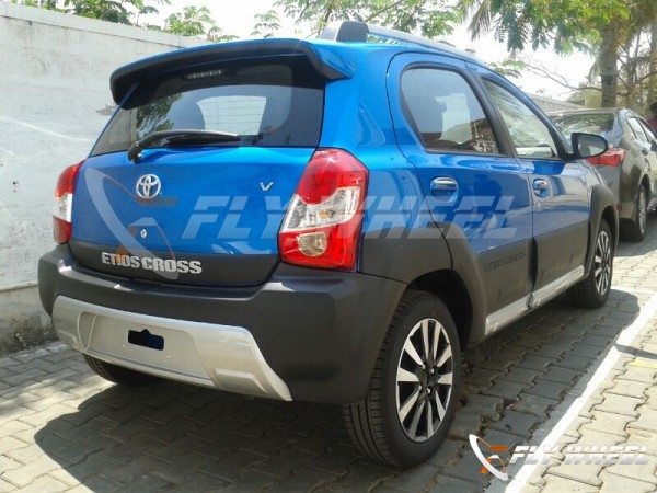 Toyota-Etios-Cross-dealer-spied-rear