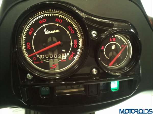 Vespa S dashboard speedometer